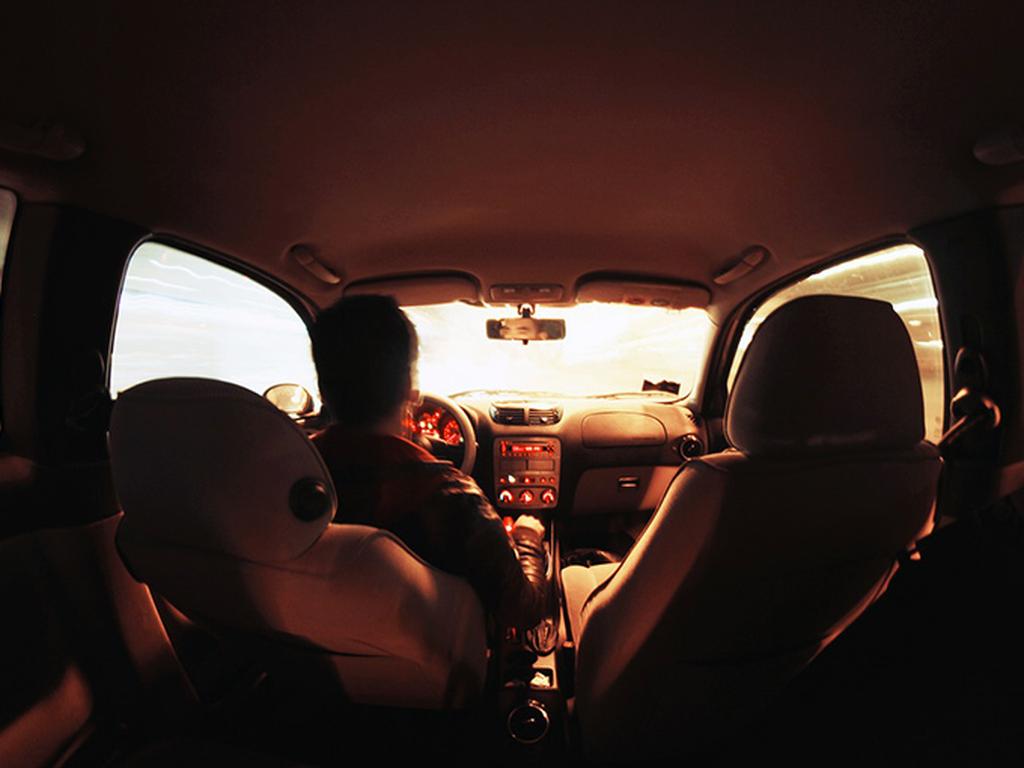 Los conductores desconocen los puntos ciegos de sus vehículos y no conocen la forma adecuada de ajustar los espejos de su vehículo. Foto: Pixabay