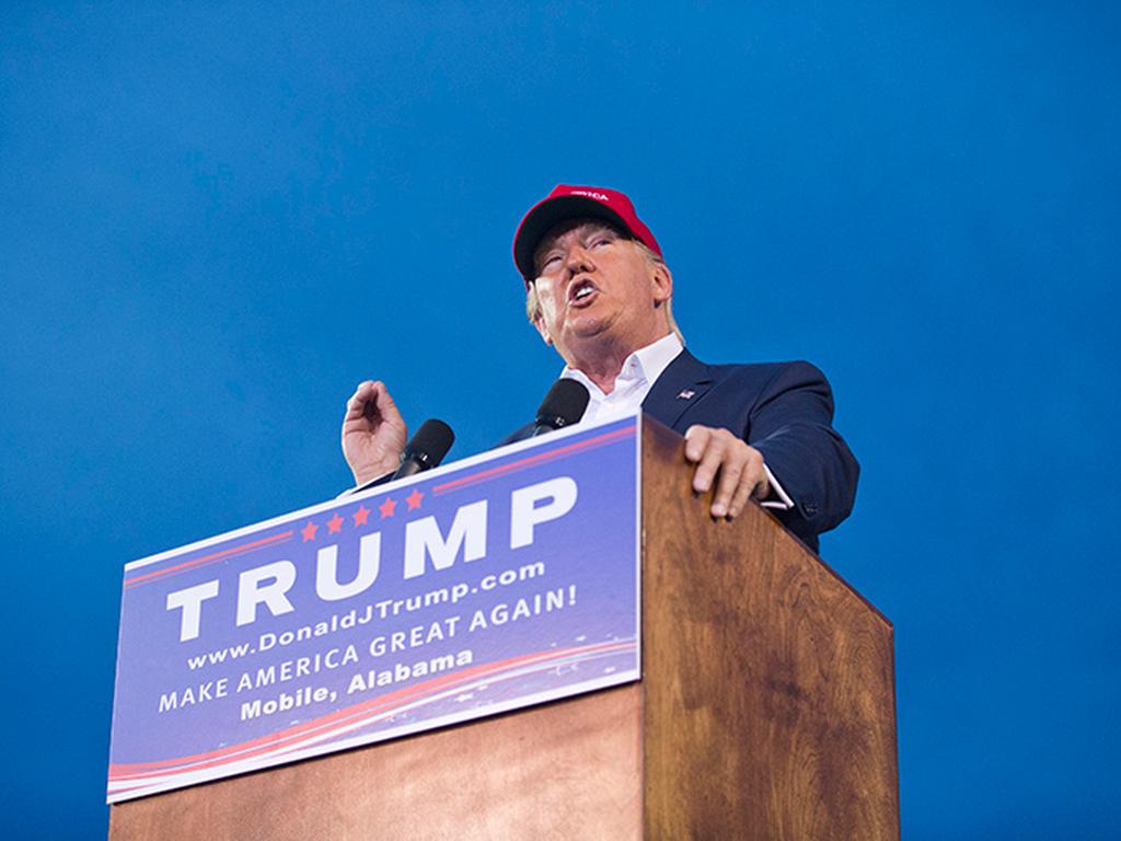 Trump dijo que, de ser elegido presidente, expandiría las deportaciones y pondría fin al 