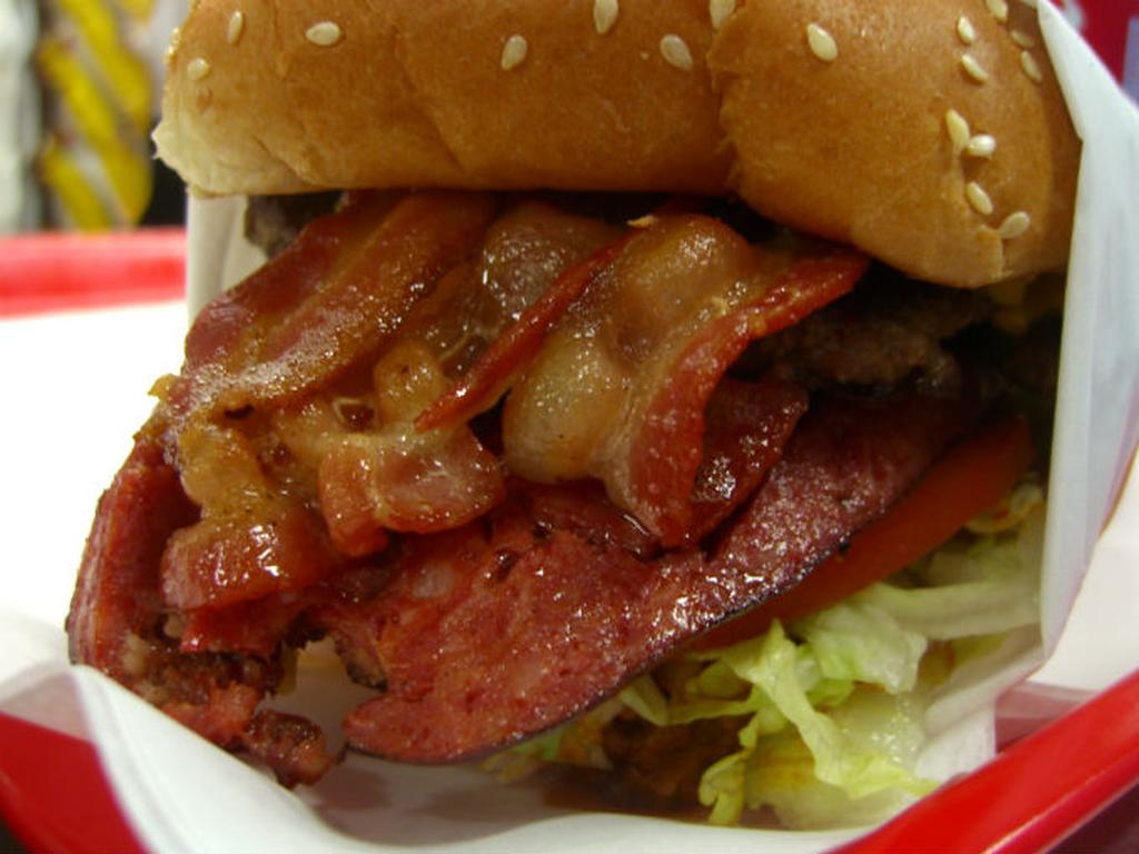 La OMS podría declarar que la carne procesada es tan dañina como el cigarro y el alcohol. Foto: Flickr iamagenious [CC BY 2.0]