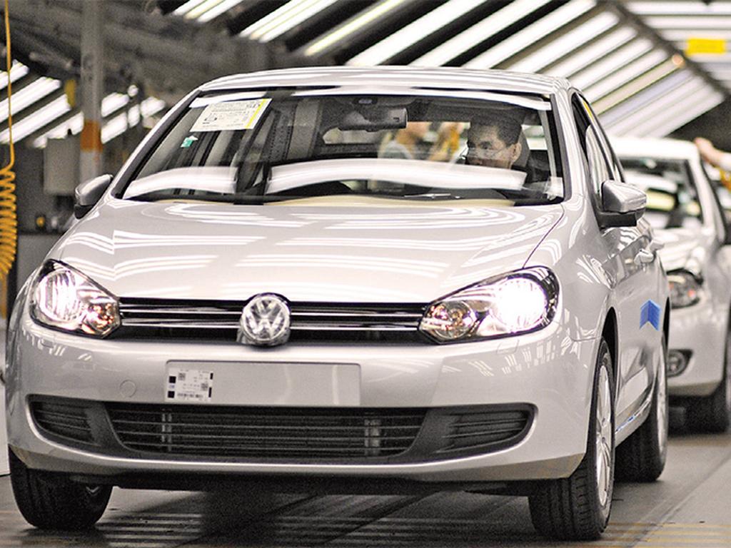 Volkswagen de México suspenderá las jornadas de trabajo planeadas para los sábados y aseguró que no ajustará su plantilla. Foto: AFP