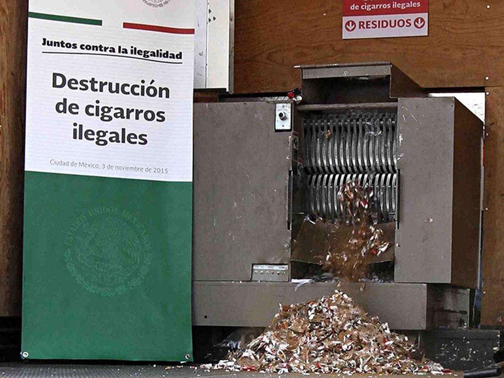 Mondragón y Kalb resaltó que la oferta de cigarros apócrifos se ve lastimada y limitada con el aseguramiento de estos productos. Foto: Notimex