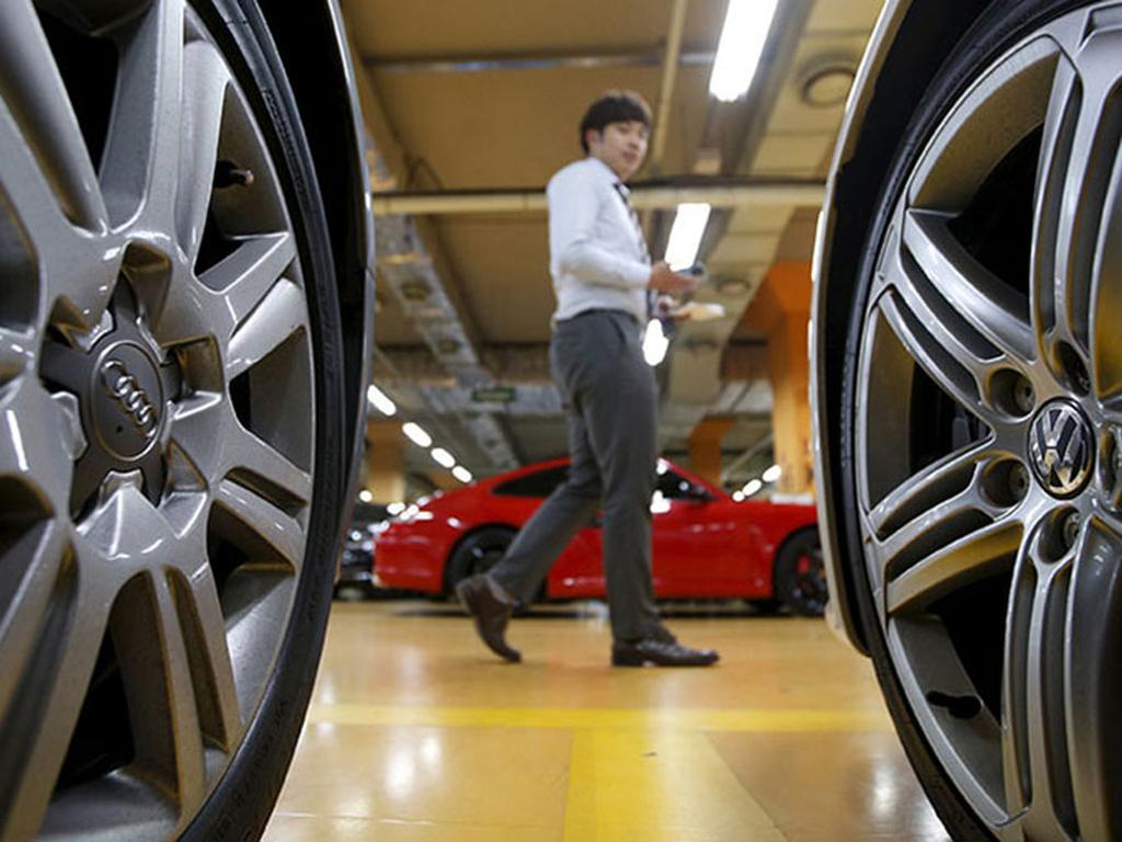 Habría cientos de miles de propietarios de vehículos VW que durante años han pagado menos impuestos de circulación de lo que realmente les correspondería. Foto Reuters