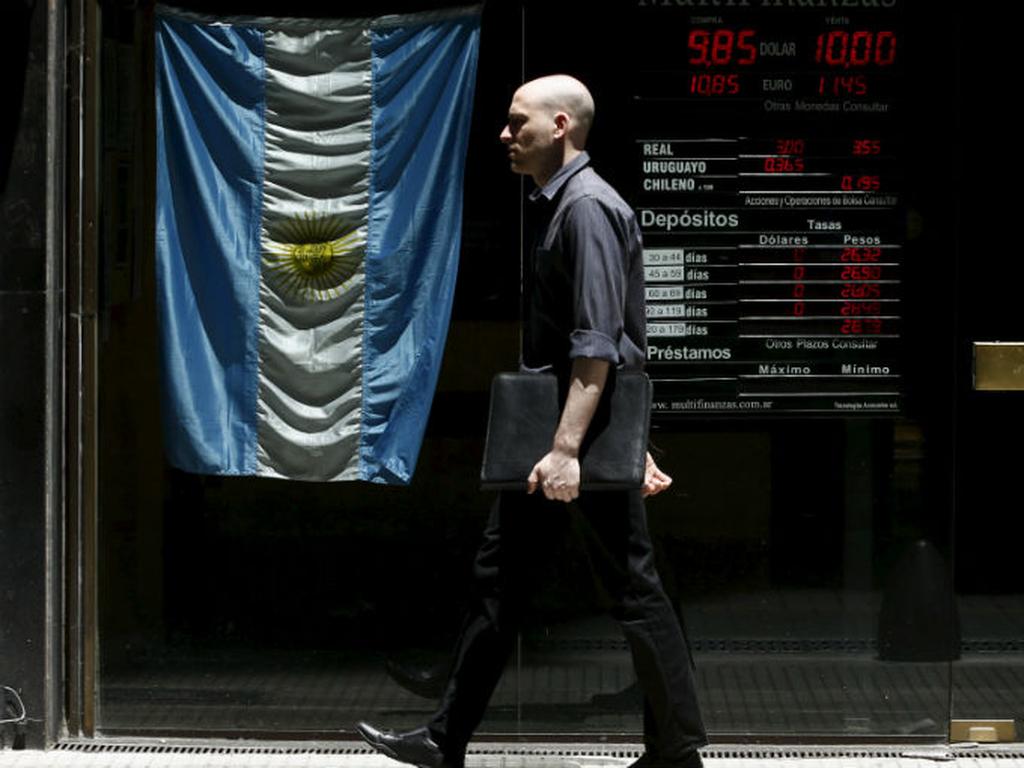 Esta es la mayor devaluación diaria del peso en décadas. Foto: Reuters