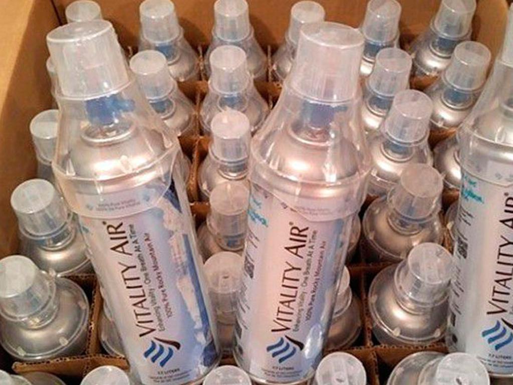 Vitality Air es la empresa canadiense que vende el aire puro embotellado traído directamente de las Montañas Rocosas de Canadá. Foto: Especial