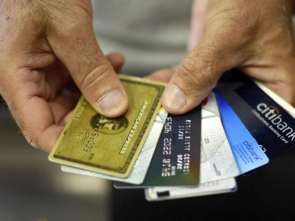 De acuerdo con la información del Banco de México, a octubre pasado el uso de las tarjetas de crédito registró una contracción de 0.4 por ciento. Foto: Getty