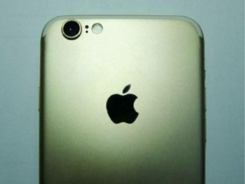 En la red social china Weibo aparecieron fotos de lo que podría ser el nuevo iPhone 7. Foto: 9to5Mac.