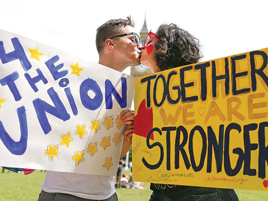 A días de que tenga lugar el referéndum la gente demuestra así sus deseos de que el Reino Unido se quede en la Unión Europea. Foto: AFP