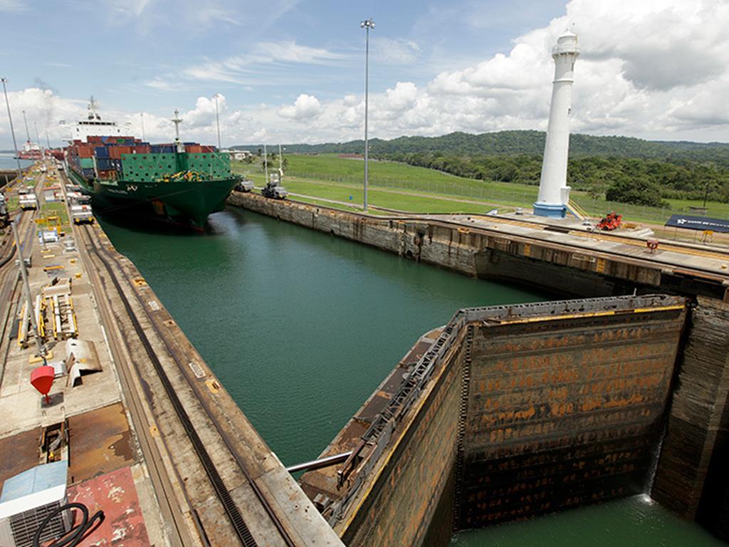 Panamá se embarcó en la expansión del canal hace casi una década a fin de duplicar su capacidad y permitir el cruce de barcos con el triple de la carga. Foto: AP