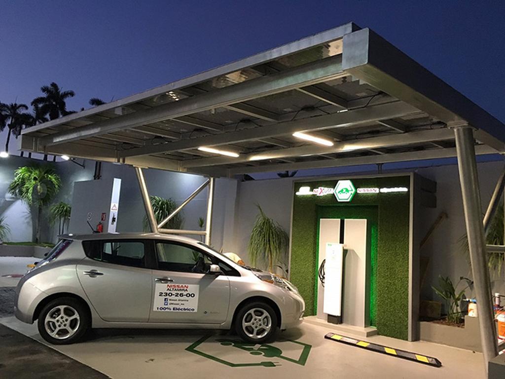 La nueva estación contribuye al crecimiento de la red de infraestructura de recarga de vehículos eléctricos de Nissan en México. Foto: Nissan