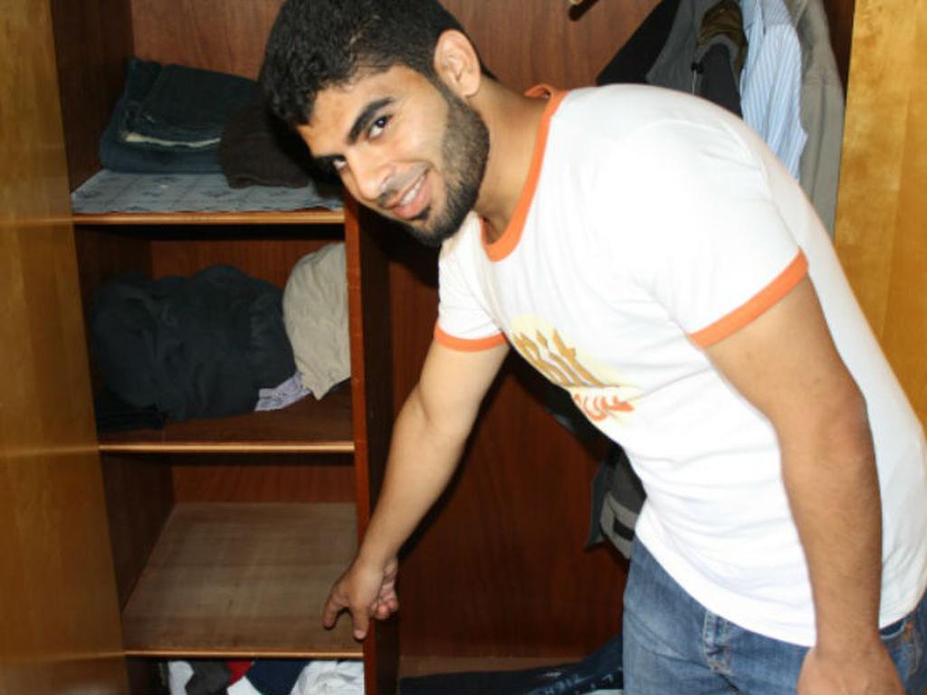Muhannad M., un refugiado sirio que vive en Alemania, encontró 150 mil euros en un mueble viejo. Foto: Policía de Minden.