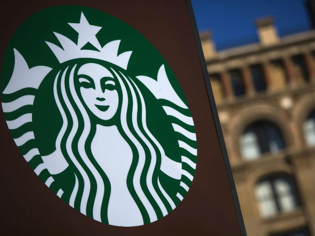 Starbucks elaboró una estrategia para hacer que sus consumidores regresen a comprar más. Foto: Getty.