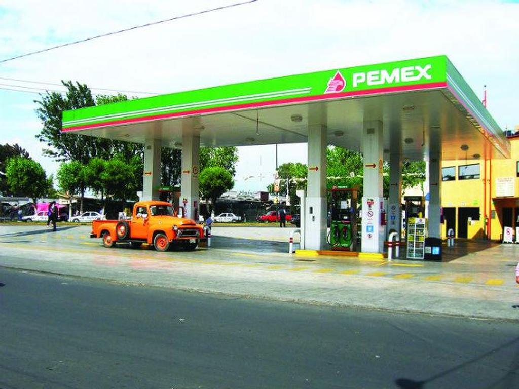 Petróleos Mexicanos buscará la internacionalización de la franquicia Pemex abriendo estaciones de servicio con su imagen en otros países. Foto: Archivo Excelsior