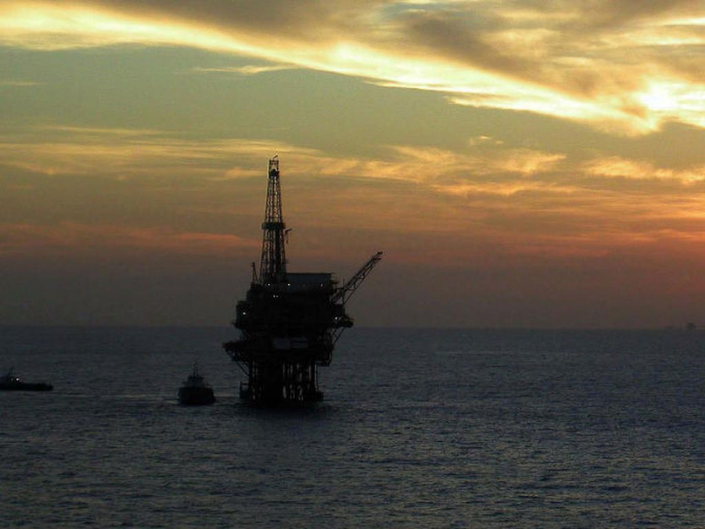 El precio del petróleo finalizó la sesión revirtiendo las ganancias del lunes. Foto: Getty.
