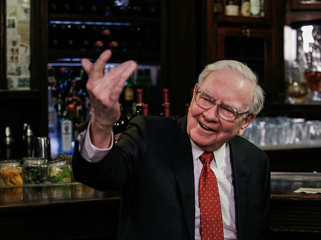 Warren Buffett tiene el tipo de problemas monetarios que serían la envidia de la mayoría: una creciente montaña de dinero en efectivo. Foto: Getty