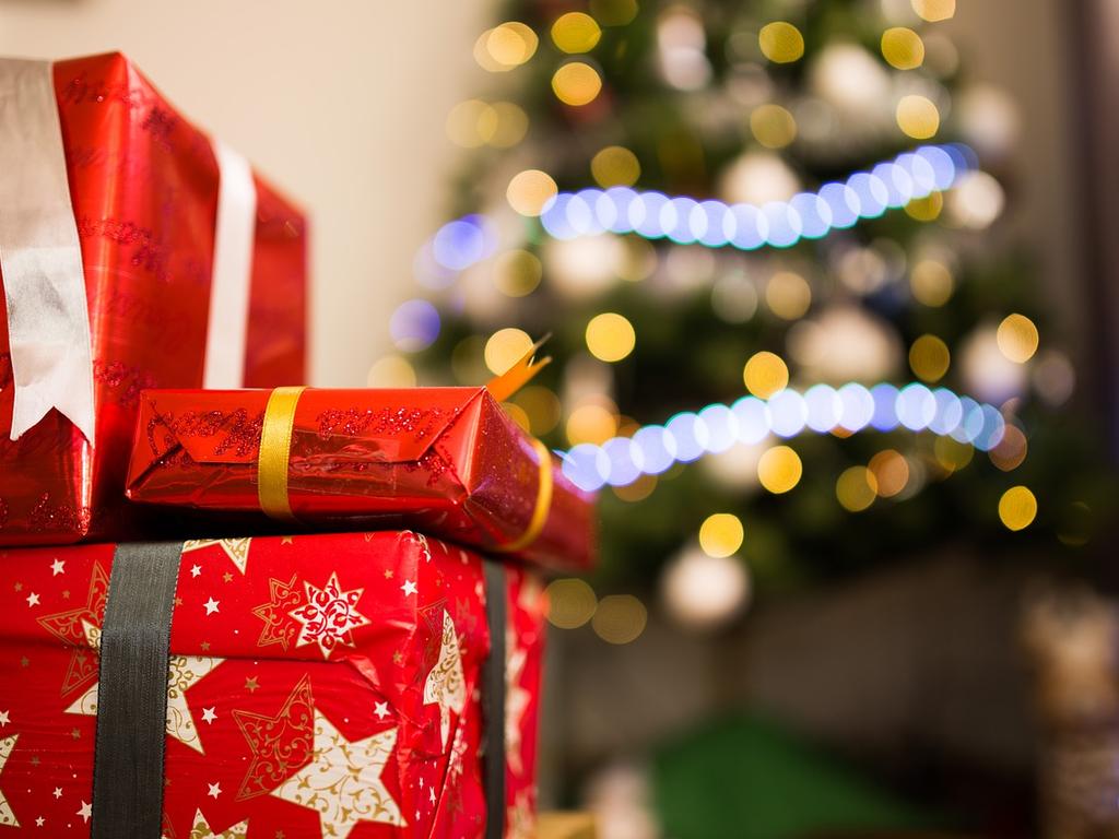 Los mexicanos prefieren gastar su aguinaldo en compras de Navidad y Año Nuevo antes que ahorrarlo o pagar deudas. Foto: Pixabay.