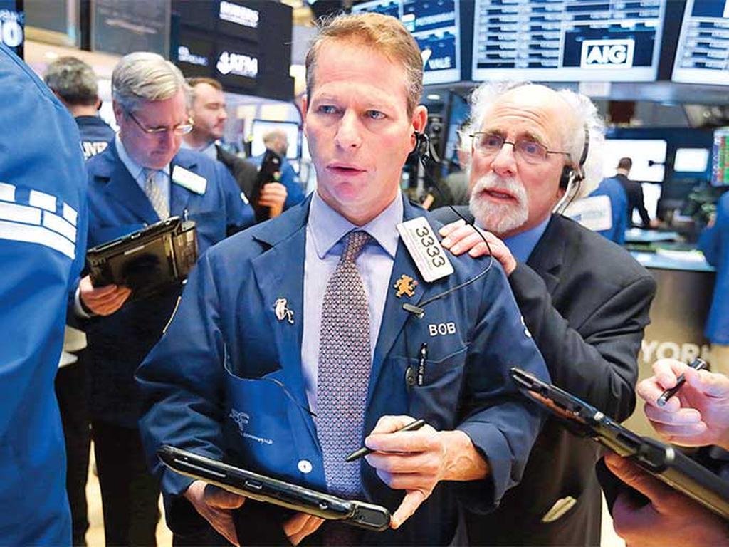 Wall Street cerró con ganancias, en donde el Dow Jones rompió un máximo intradía, al superar los 20 mil 90.29 unidades. Foto: AP