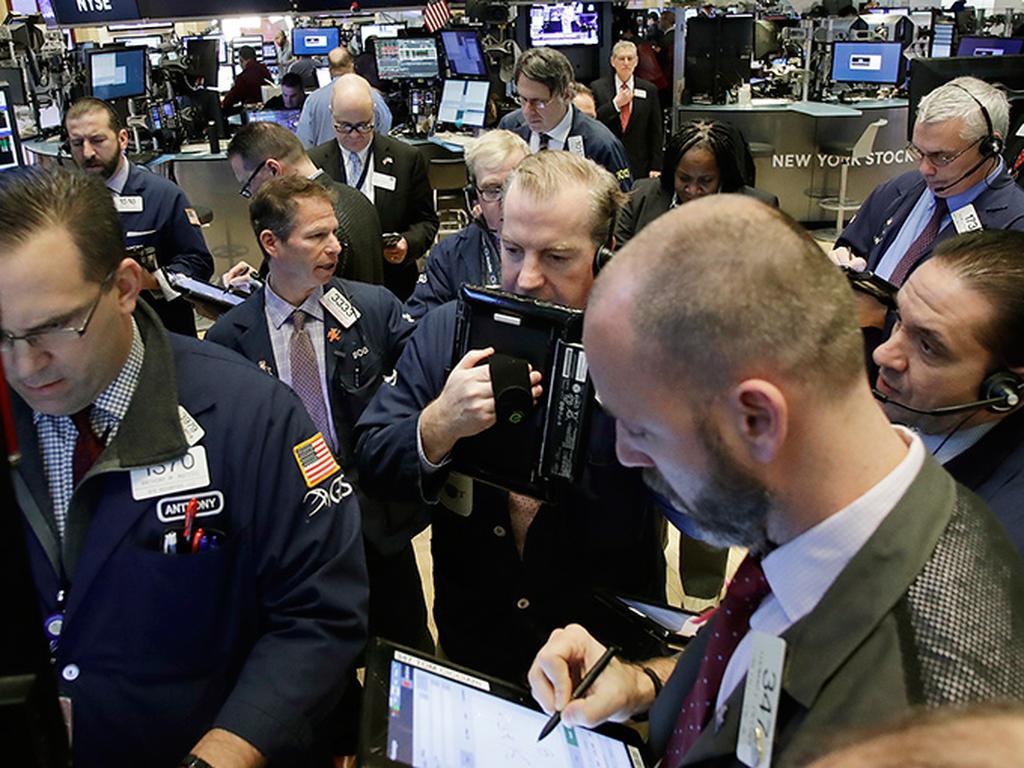 El índice S&P 500 ganó 11.67 puntos, o un 0.50%, a 2,349.25 unidades. Foto: AP