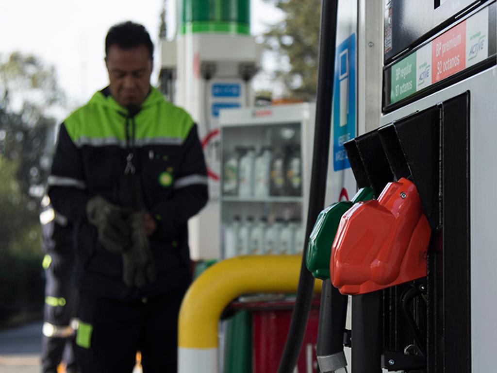 El litro de ñas gasolinas Magna y la Premium subirán un centavo respecto a este martes. Foto: Archivo Cuartoscuro