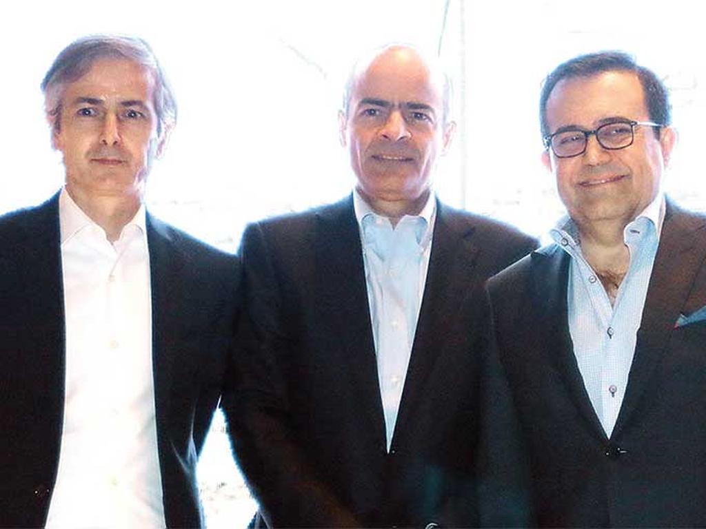 Enrique Alba, director general de Iberdrola México, Carlos Brito, CEO global de AB InBev, y el secretario de Economía, Ildefonso Guajardo. Foto: Sunny Quintero