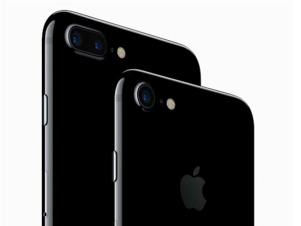 En la parte trasera del diseño se incluye un círculo en la parte central del dispositivo, que podría ser una superficie conductora de la electricidad. Foto: Apple.