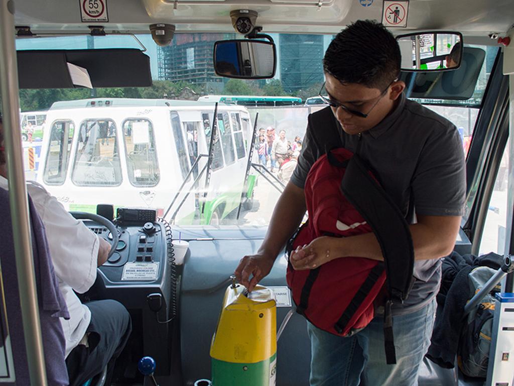 En autobuses el costo será de 6.00 pesos para una distancia de hasta 5 kilómetros y de 7.00 pesos para las de más de 5 kilómetros. Foto: Archivo Cuartoscuro