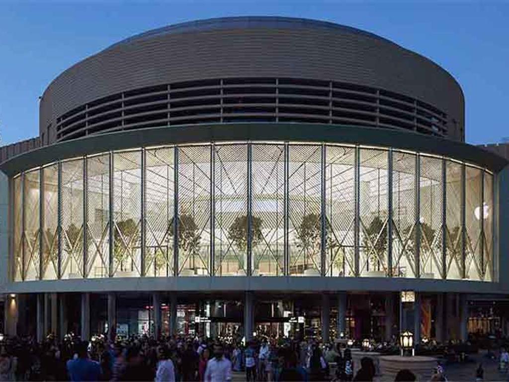 Los 148 empleados de Apple Dubai Mall reciberon a clientes de todo el mundo desde este viernes 27 de abril.