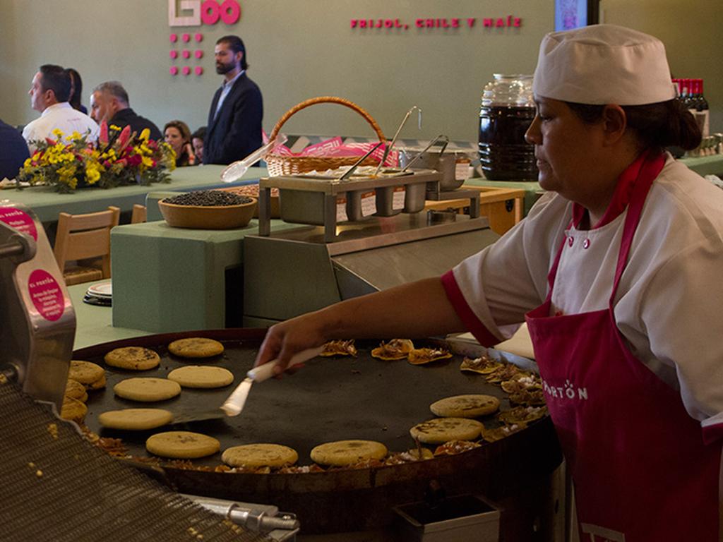 La operadora de restaurantes invertirá 350 millones de pesos en la remodelación de imagen de la cadena de comida mexicana. Foto: Cuartoscuro