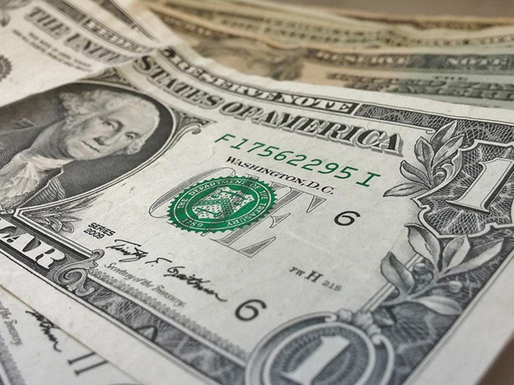 A la compra el dólar libre terminó en un mínimo de 18.05 pesos. Foto: Getty