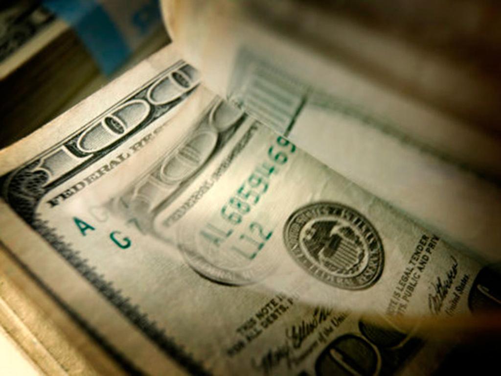 El dólar estadounidense se adquirió en un precio mínimo de 16.85 pesos. Foto: Getty