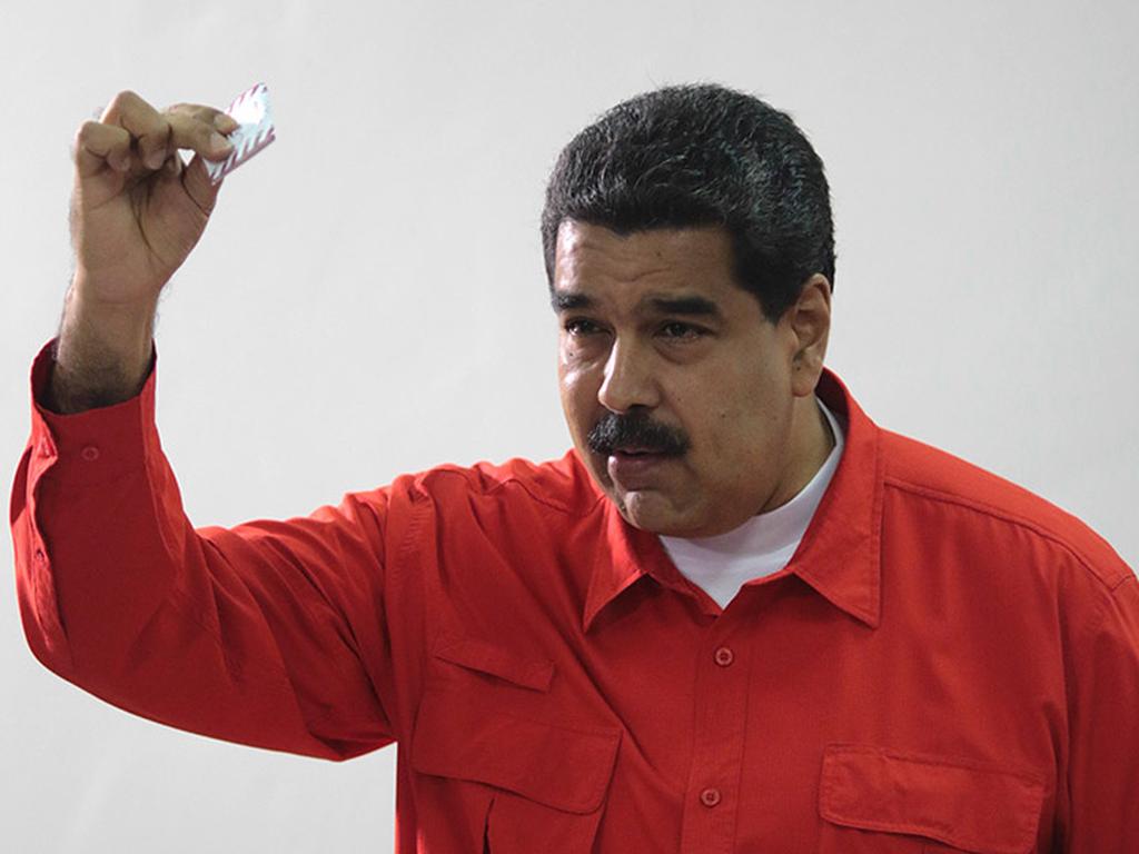 Estados Unidos agregó a Maduro a la lista de 13 funcionarios y exfuncionarios venezolanos, a quienes sancionó la pasada semana por abusos de derechos humanos, corrupción y acciones para minar la democracia. Foto: Reuters