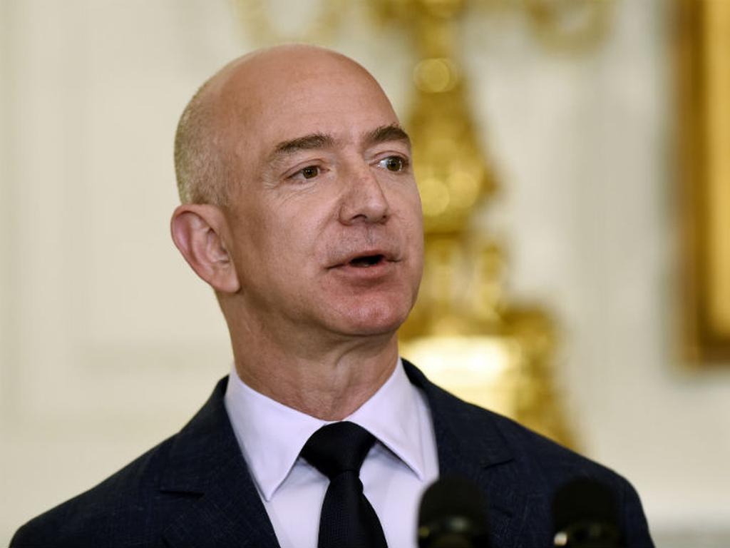 Jeff Bezos, se ha convertido en el hombre más rico del mundo con una fortuna que rebasa los 100,000 millones de dólares. Foto: AP