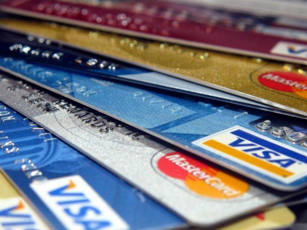 Casi 2,000 pesos de comisiones podría pagar una persona que ha utilizado 15 mil pesos del límite de crédito de su tarjeta. Foto: Pixabay