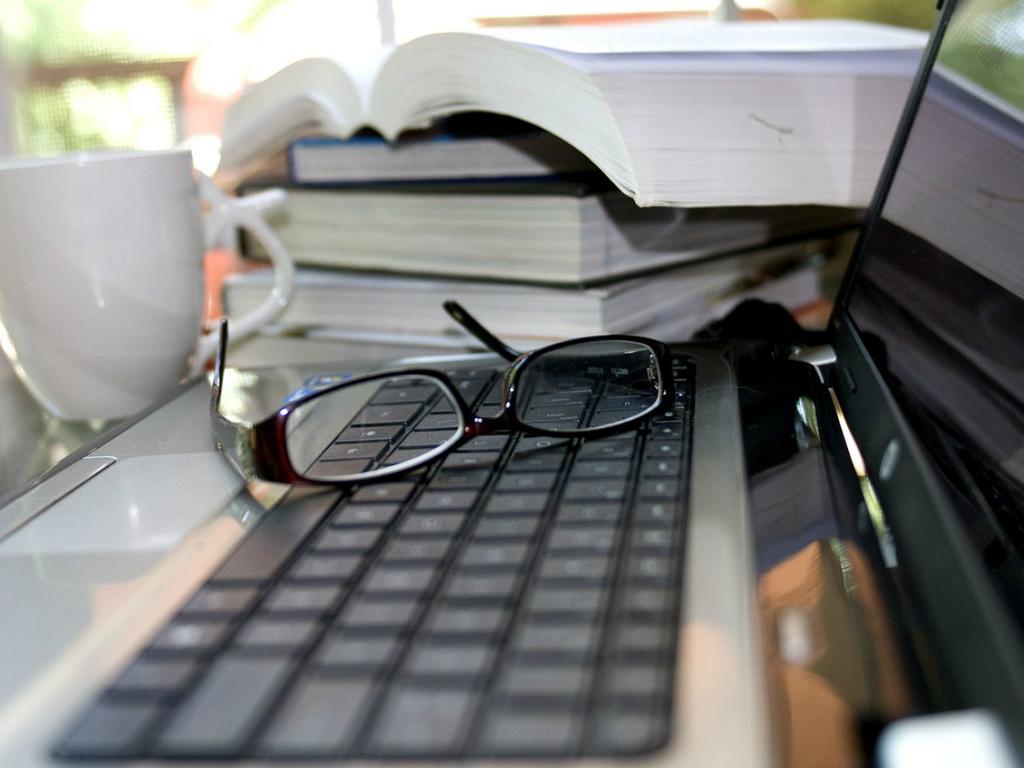 Los cursos en línea nos pueden ayudar a mejorar nuestras habilidades y adquirir conocimientos. Foto: Pixabay.