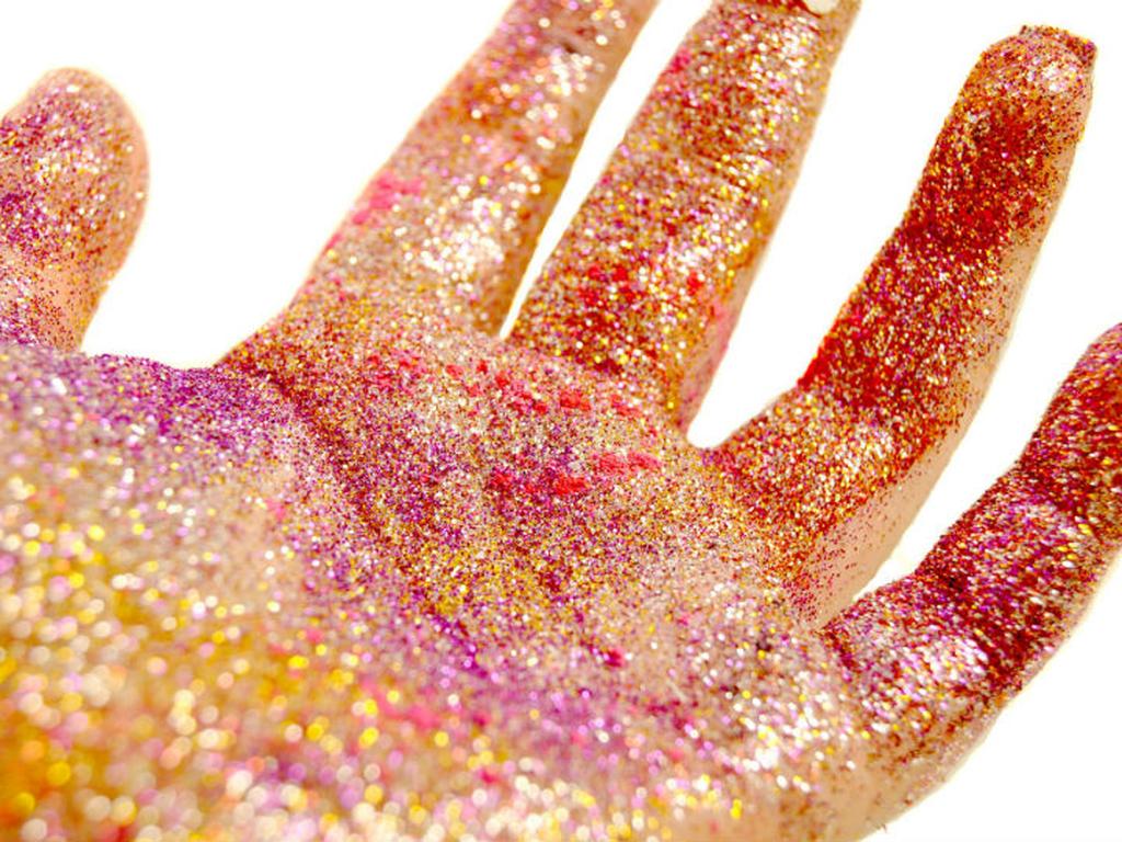 El maquillaje con glitter podría tener sus días contados. Foto: Pixabay