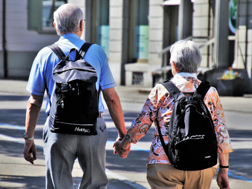 Actualmente sólo uno de cada cuatro adultos mayores recibe una pensión contributiva. Foto: Pixabay.