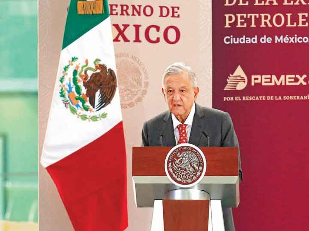 El presidente de México, Andrés Manuel López Obrador, dijo que pese a la caída en los precios del petróleo, su extracción sigue siendo un buen negocio, y aclaró que la actual producción es histórica / Foto: Héctor López