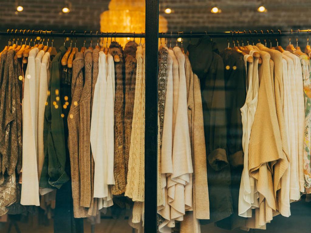 Hay muchas razones para seguir una tendencia en ropa, pero hay más razones, y de mayor peso, para empezar a dejar de consumir el fashion cothing. Foto: Pixabay