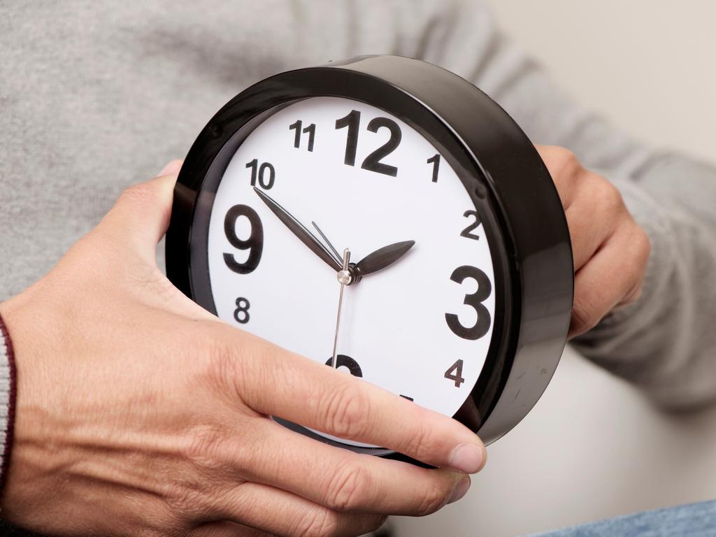 En unas cuantas semanas tendrás que modificar la hora en tu reloj para iniciar el horario de verano 2021. Foto: iStock 