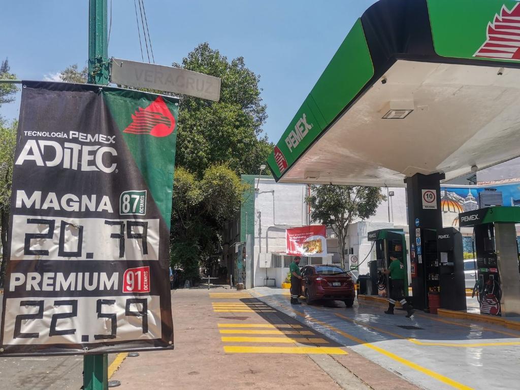 Los precios de la gasolina magna y premium se mantienen estables. Foto: Cuartoscuro 