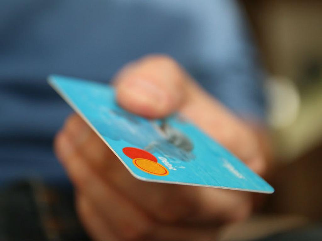 De acuerdo con Banxico, 8 de cada 10 mexicanos no saben cómo funciona una tarjeta de crédito. Foto: Pixabay.