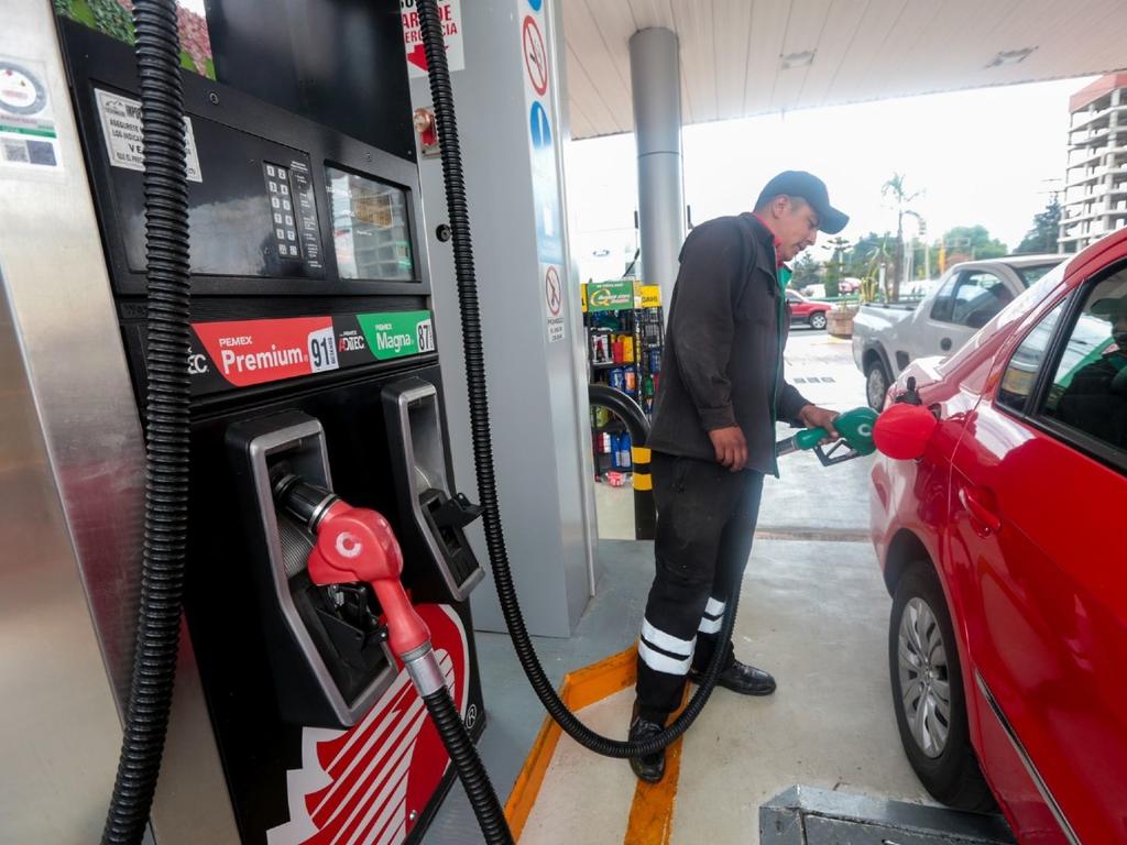 La Profeco dio a conocer los precios máximos y mínimos de los combustibles que se registraron en el país con corte al pasado 18 de junio, esto mediante el registro de la app de “litro X litro”. Foto: Cuartoscuro 