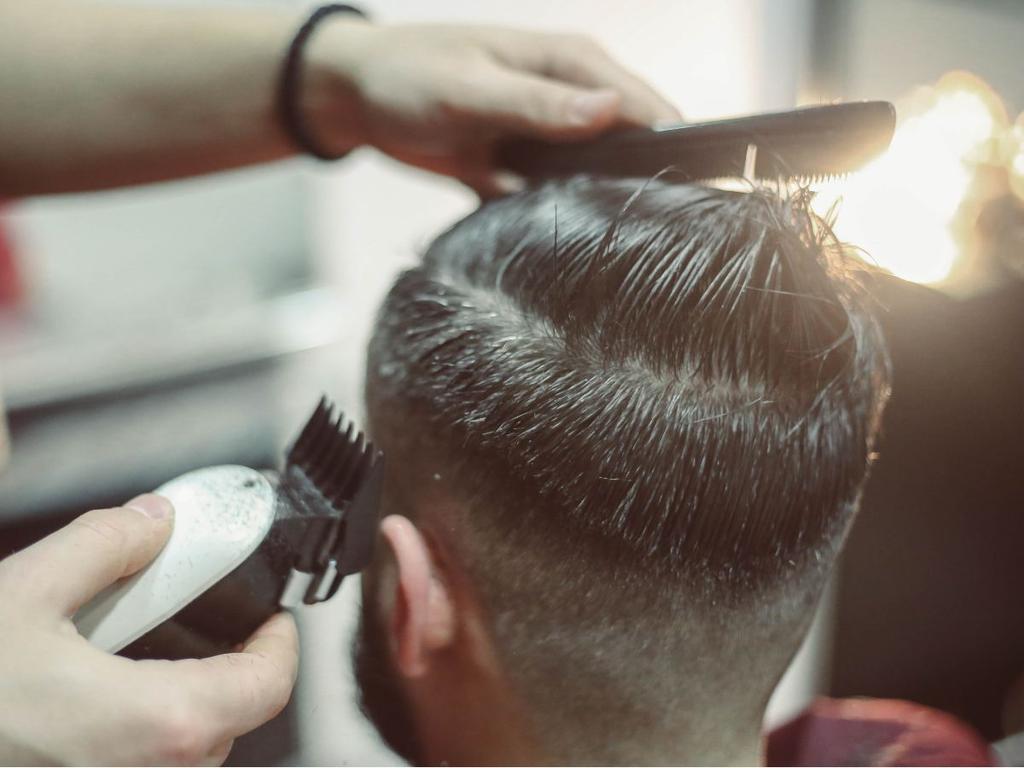 De acuerdo con el INEGI los mexicanos gastan un promedio de 320 pesos al mes en cortes de cabello (3 mil 840 pesos anuales). Foto: iStock 