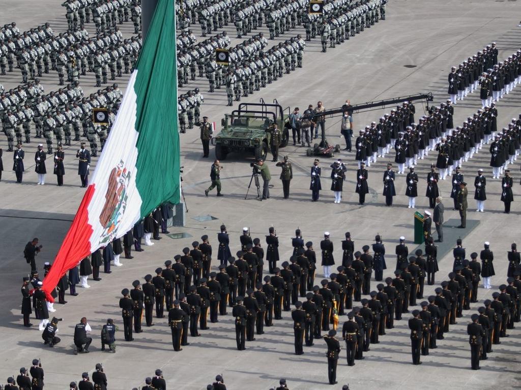 Este jueves en el Zócalo de la Ciudad de México se celebra el tradicional Desfile Militar con motivo del 16 de Septiembre. Aquí te presentamos algunos imágenes del célebre desfile militar. Foto: Cuartoscuro 