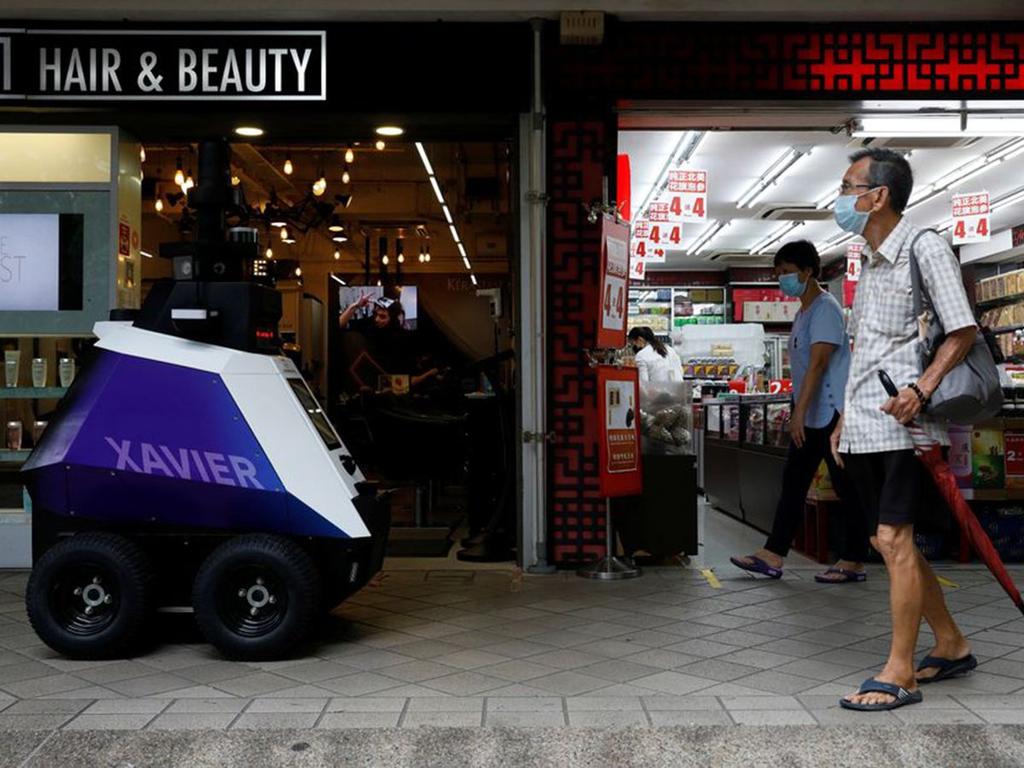 Singapur, considerado uno de los países más seguros del mundo, ha puesto a prueba dos unidades de robots autónomos para vigilancia urbana. Foto: Reuters 