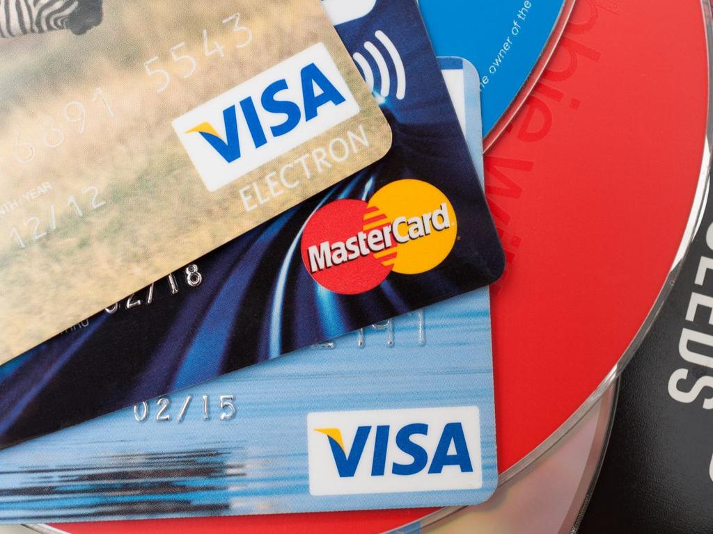 Una opción para evitar problemas o discrepancias fiscales con el SAT es recurrir a las transferencias electrónicas para depósitos a tarjetas de crédito. Foto: iStock 