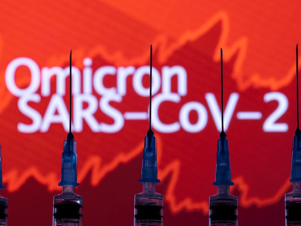 En todo el mundo se ha desatado la preocupación por la nueva variante de covid-19 “Ómicron”, debido al grave riesgo de contagios y que incluso podría evadir los anticuerpos de las dosis aplicadas. Foto: Reuters 