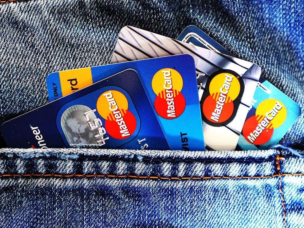 Una de las situaciones más comunes a la que están expuestos los usuarios de tarjetas de crédito es caer en un fraude, por ello, te compartimos algunos consejos para que tu plástico esté seguro. Foto: Pixabay 