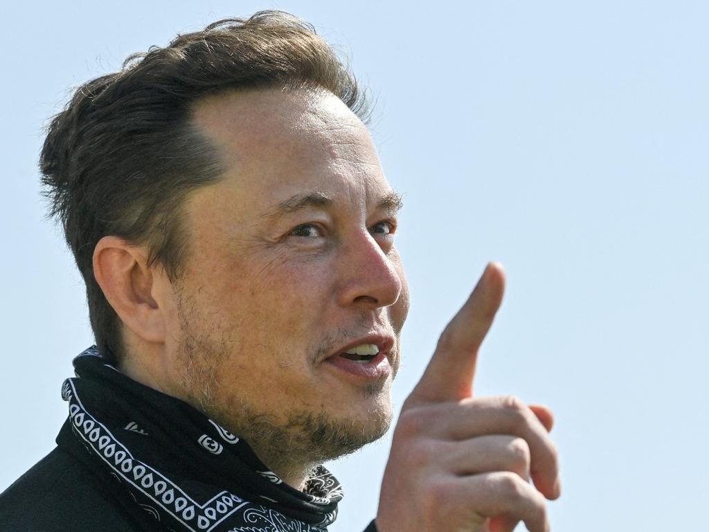 El hombre más rico del mundo, Elon Musk, demostró su solidaridad al donar 5.04 millones de acciones de la empresa Tesla para obras filantrópicas, revela un documento de los mercados financieros. Foto: Reuters 