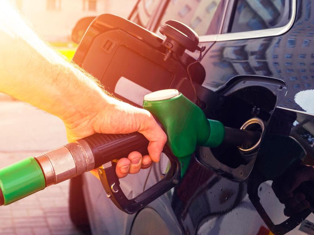  La gasolina adulterada es una combinación entre el combustible original y líquidos como disolventes, lubricantes o agua. Foto: iStock 