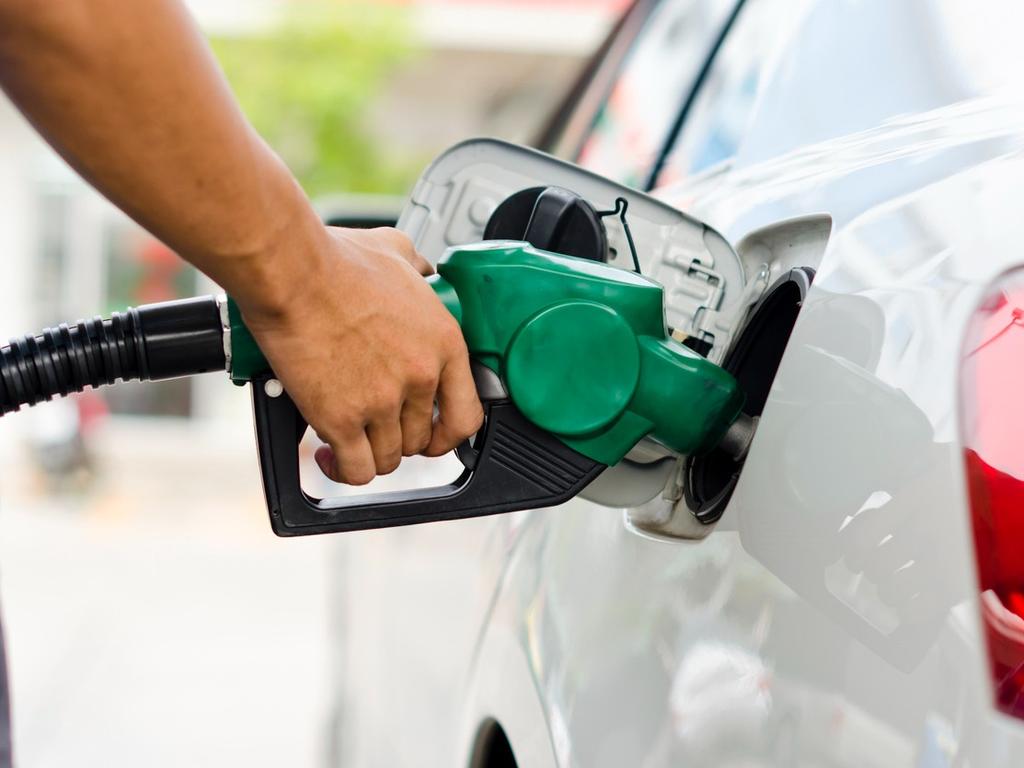 Hacienda dio a conocer los estímulos fiscales que se aplicarán para el impuesto de los precios de la gasolina magna, premium y el diésel. Foto: iStock 